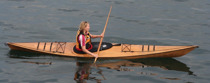The Pinguino turns nicely when heeled to one side, or “edged”; in this position, it will continue to turn even when the paddling stops.