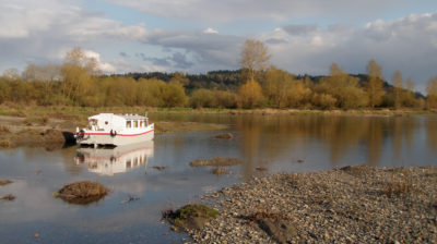 On a cold frosty morning an Escargot can have everything you needed to be quite comfortable. On the upper reaches of the tide on the Snohomish BONZO has enough water to get under way.