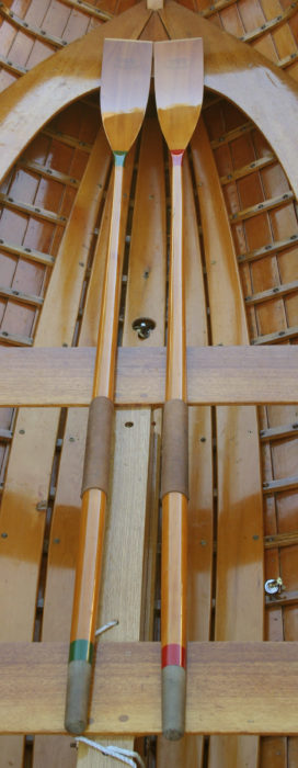 The looms taper to the grips to allow the use of closed oarlocks.