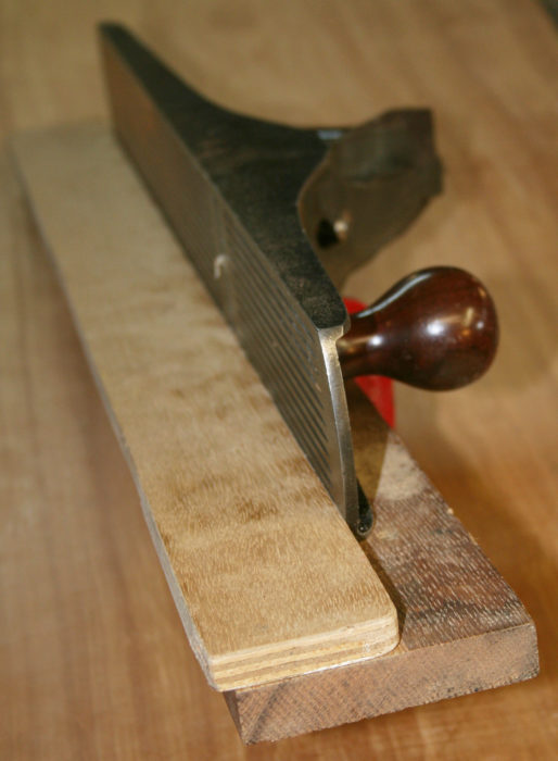 For larger planes balance on the work can be an issue. The small section of this fence could be made thicker to better balance the jointer plane over the work.
