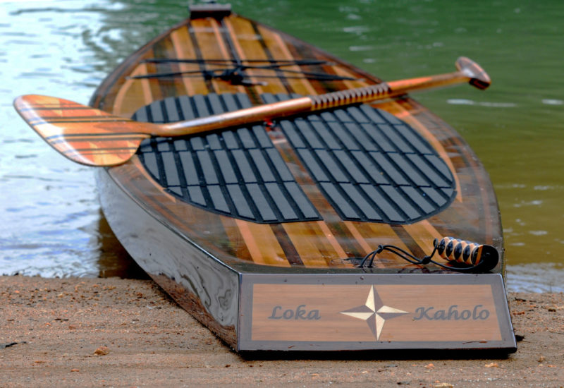 The paddle for LOKA KAHOLA has a carbon-fiber tube at its core and the middle of its shaft has finger notches for a relaxed but secure grip.