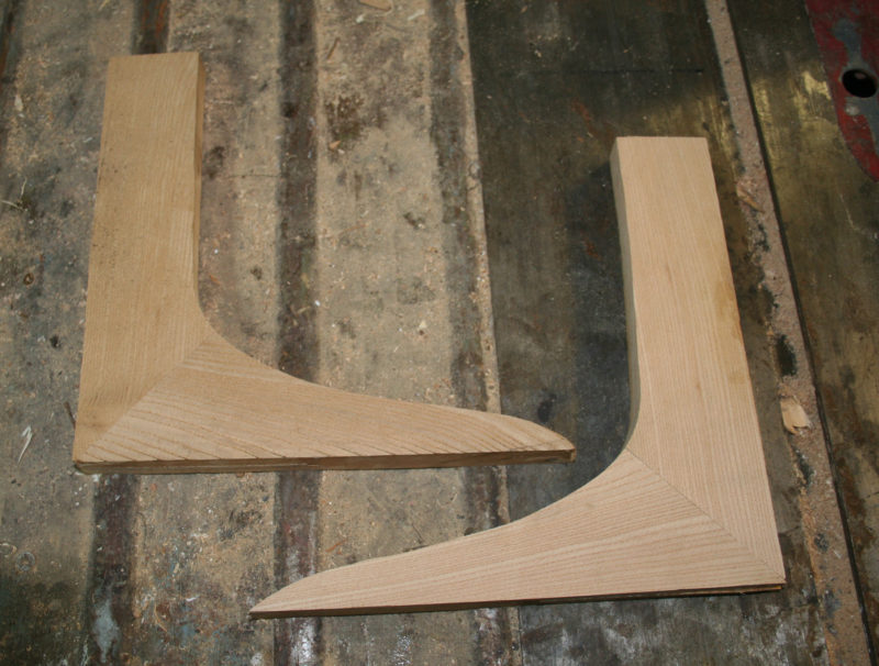 I started by making right-angled blanks for knees and cutting the toes before tracing the planking contours from the template on the upright. That approach didn't give me the best run of grain on the upright nor control over the location of the miter joint.