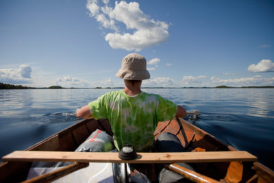 Mats and Verneri were lucky to start their tour on calm waters and in mild weather, perfect for rowing. A light tailwind helped them out for a while but died completely while they were crossing the Hauki Waterway. The compass, meant for forward-facing kayakers, had to be installed backwards for the rower in the bow rower to see the card, and that required some mental gymnastics to set a course. Here they’re rowing on a course of 105°, ESE, and the compass reads 285°, WNW.