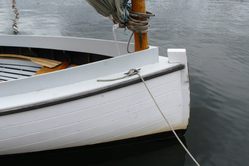 The mast is set without head stay or shrouds to make it easier to unstep.