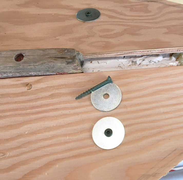 Screws canhold work pieces together in areas where clamps can't reach and fender washers spread the pressure of a wide area, minimizing the damage to the wood and helping prevent splits in lumber.