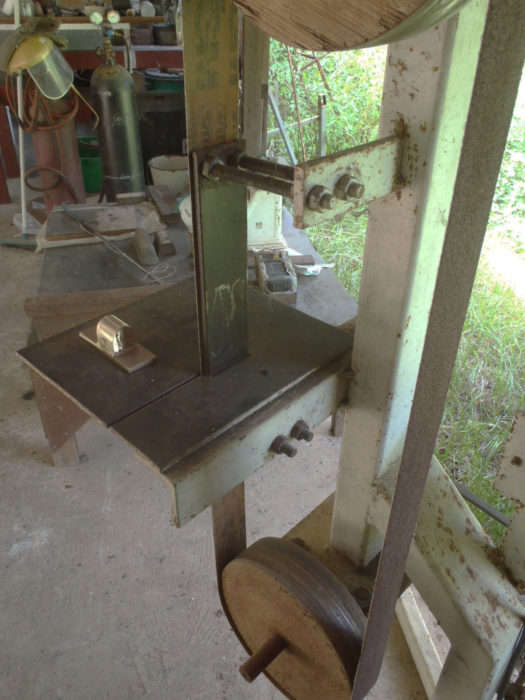 For smoothing bronze castings, Peter uses a linisher/belt grinder that he built with plywood wheels.