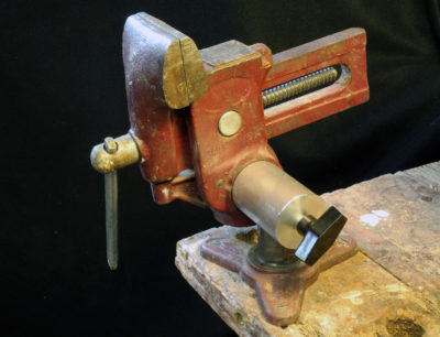 The swivel base adapter gives the vise additional ranges of motion.