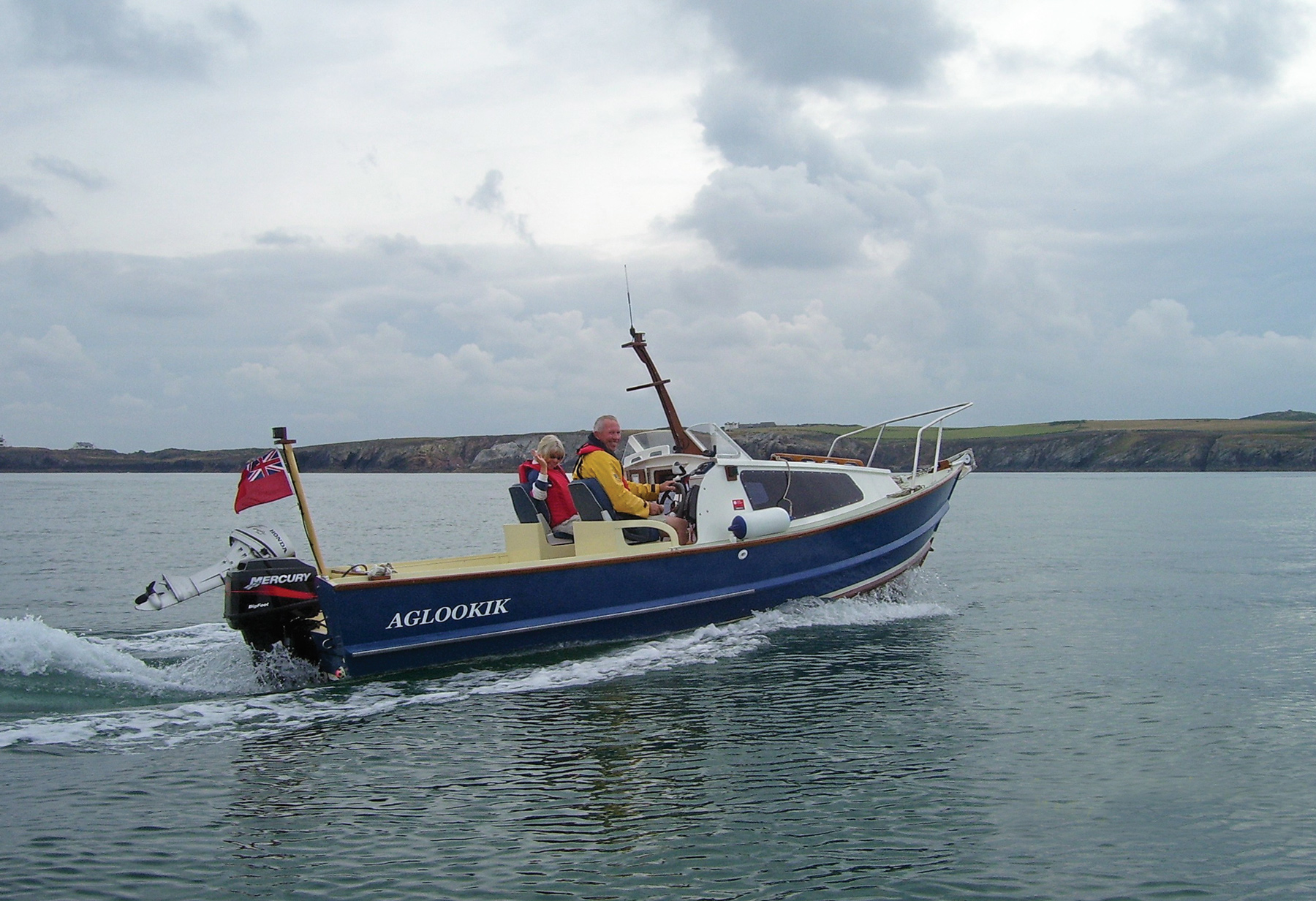Kingfisher Premium Long Handle Hardwood Fishing Landing Net for Boats,  Canoes, Rafts, 40 Overall, Nets -  Canada