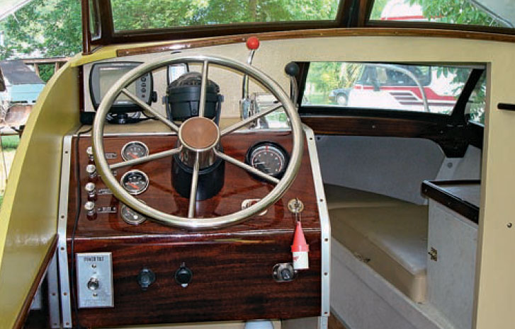 Powerboat steering wheel and controls.