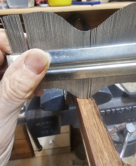 Transferring a recorded curve from contour gauge to skeg.