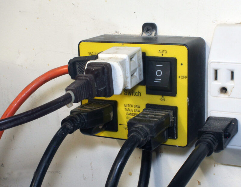 Ortis Automatic Vacuum Switch from Etoolcity with three-way adapter for work lamp