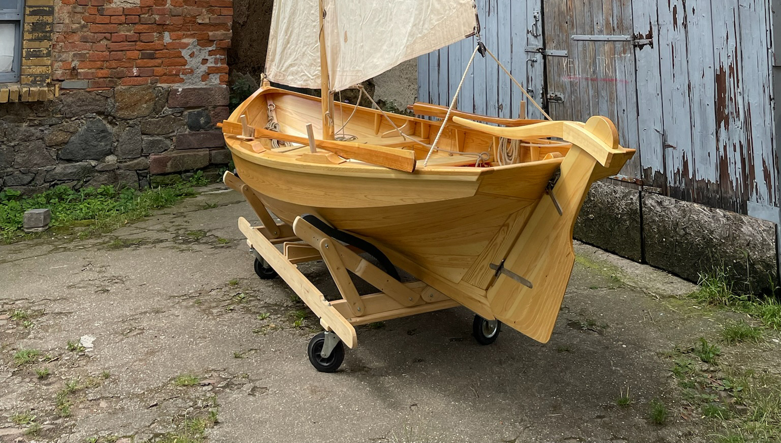 A Stable Mobile Boat Stand